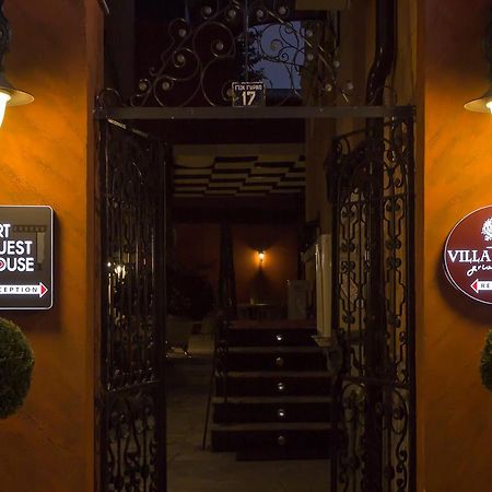 8 1/2 Art Guest House プロヴディフ エクステリア 写真