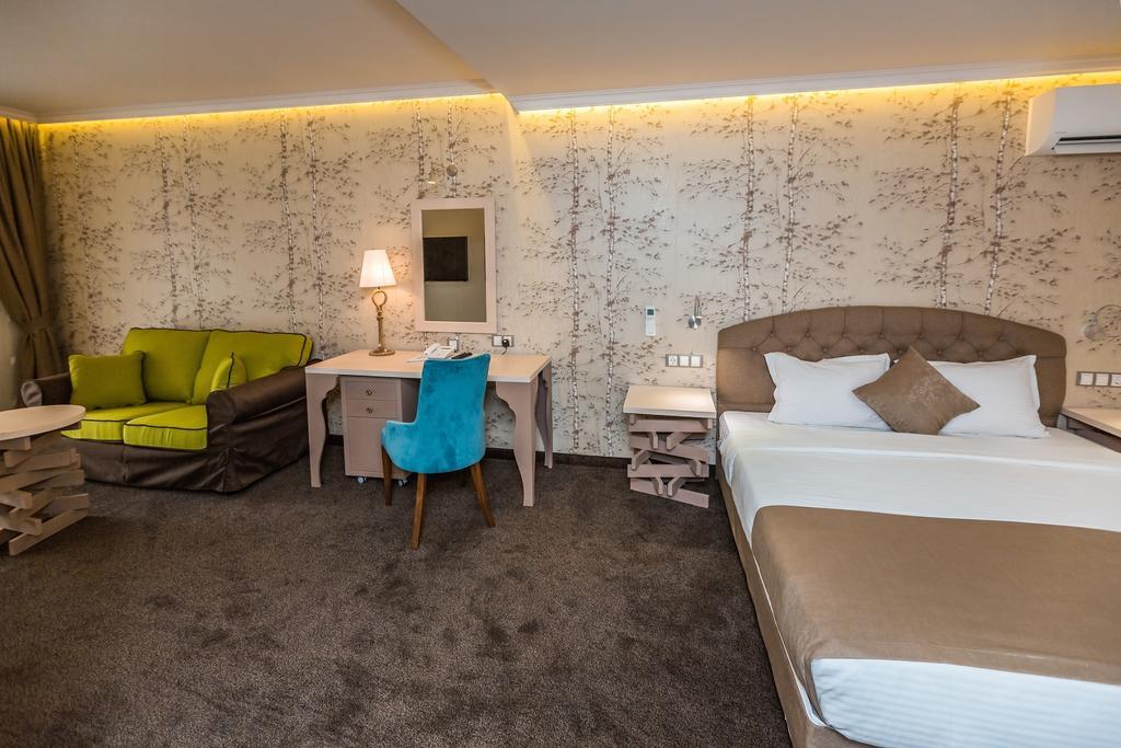 8 1/2 Art Guest House プロヴディフ 部屋 写真